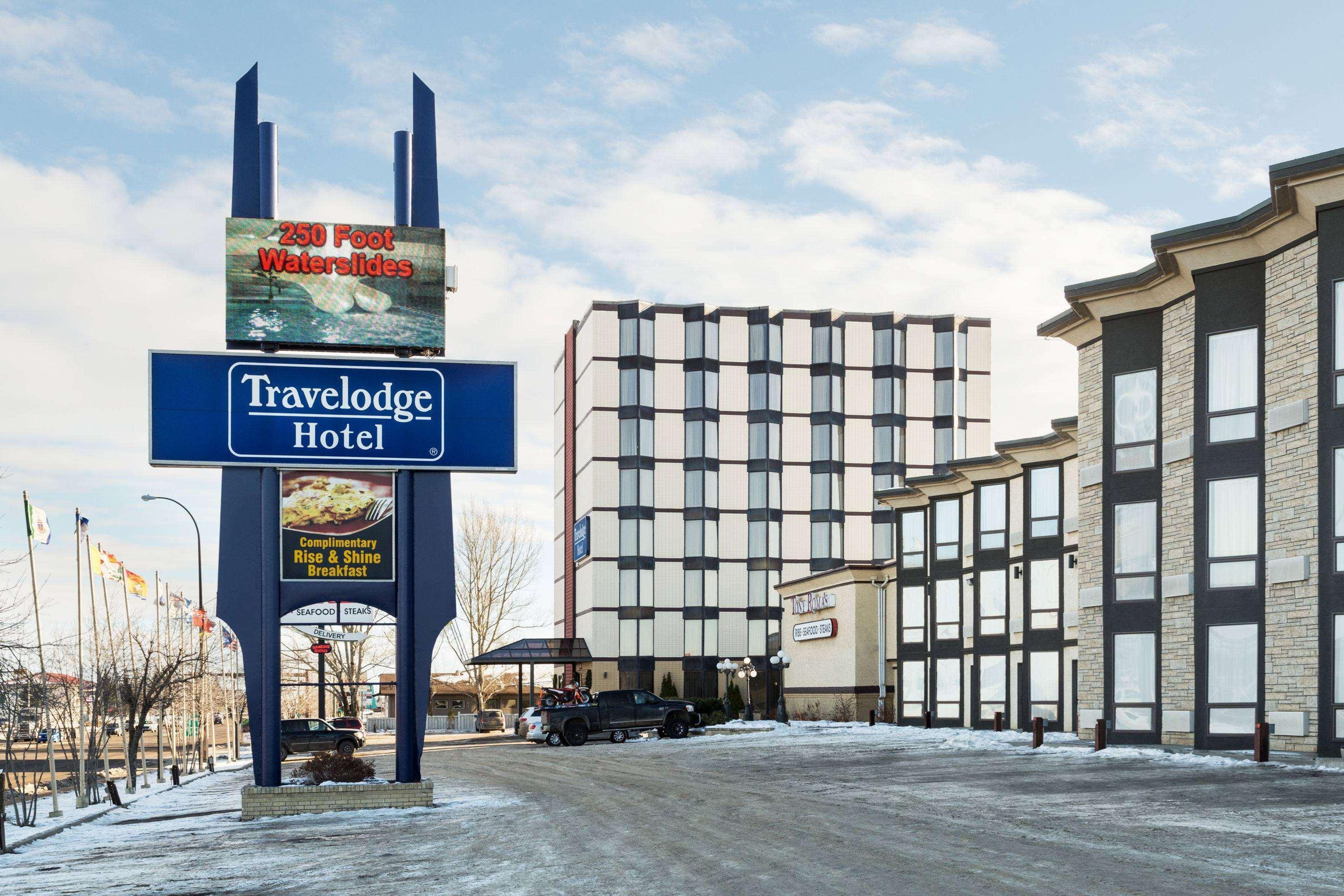 Travelodge By Wyndham Lloydminster Extérieur photo