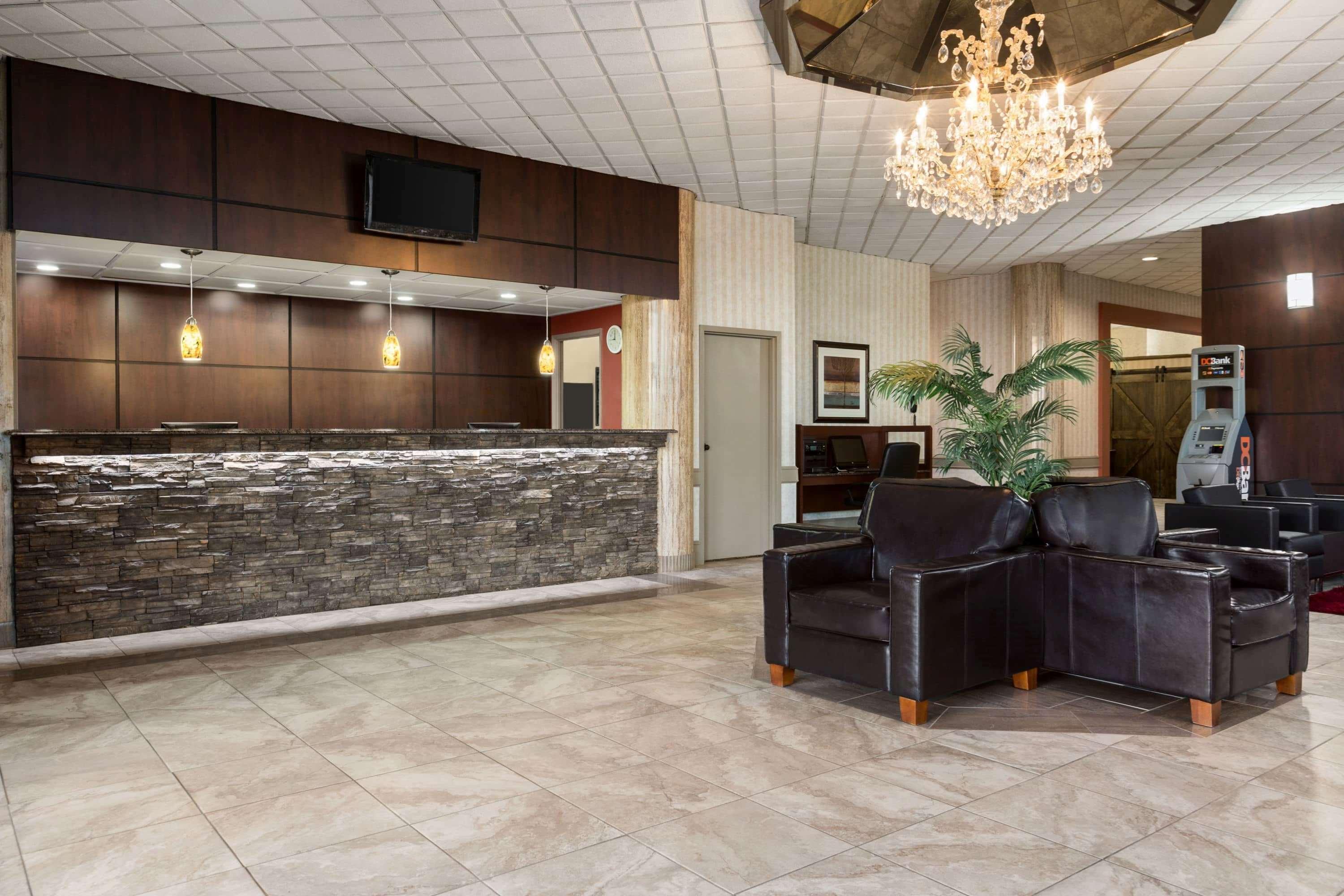 Travelodge By Wyndham Lloydminster Extérieur photo