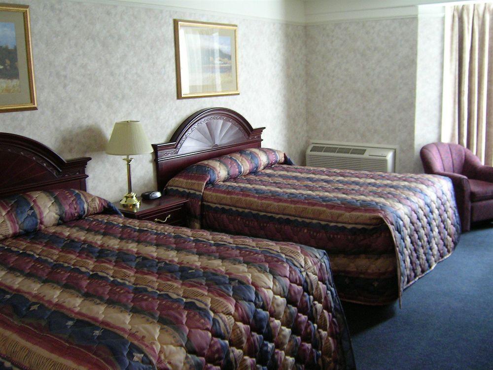 Travelodge By Wyndham Lloydminster Extérieur photo