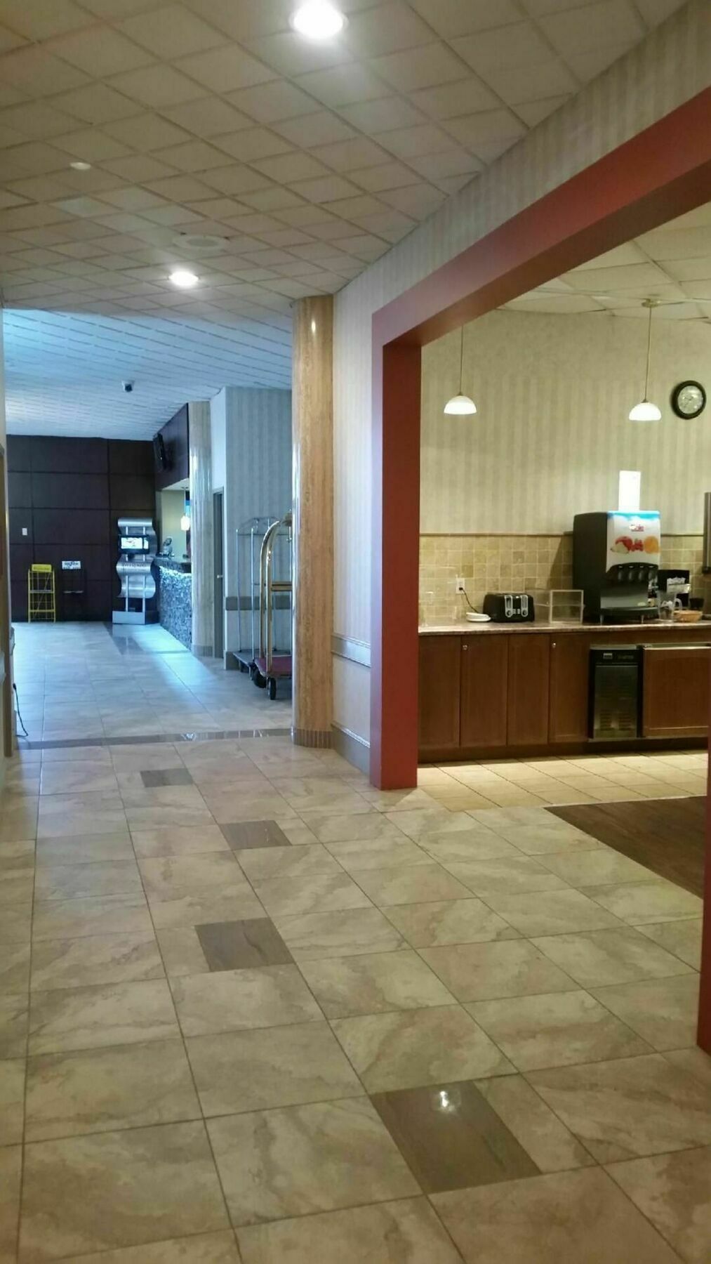 Travelodge By Wyndham Lloydminster Extérieur photo