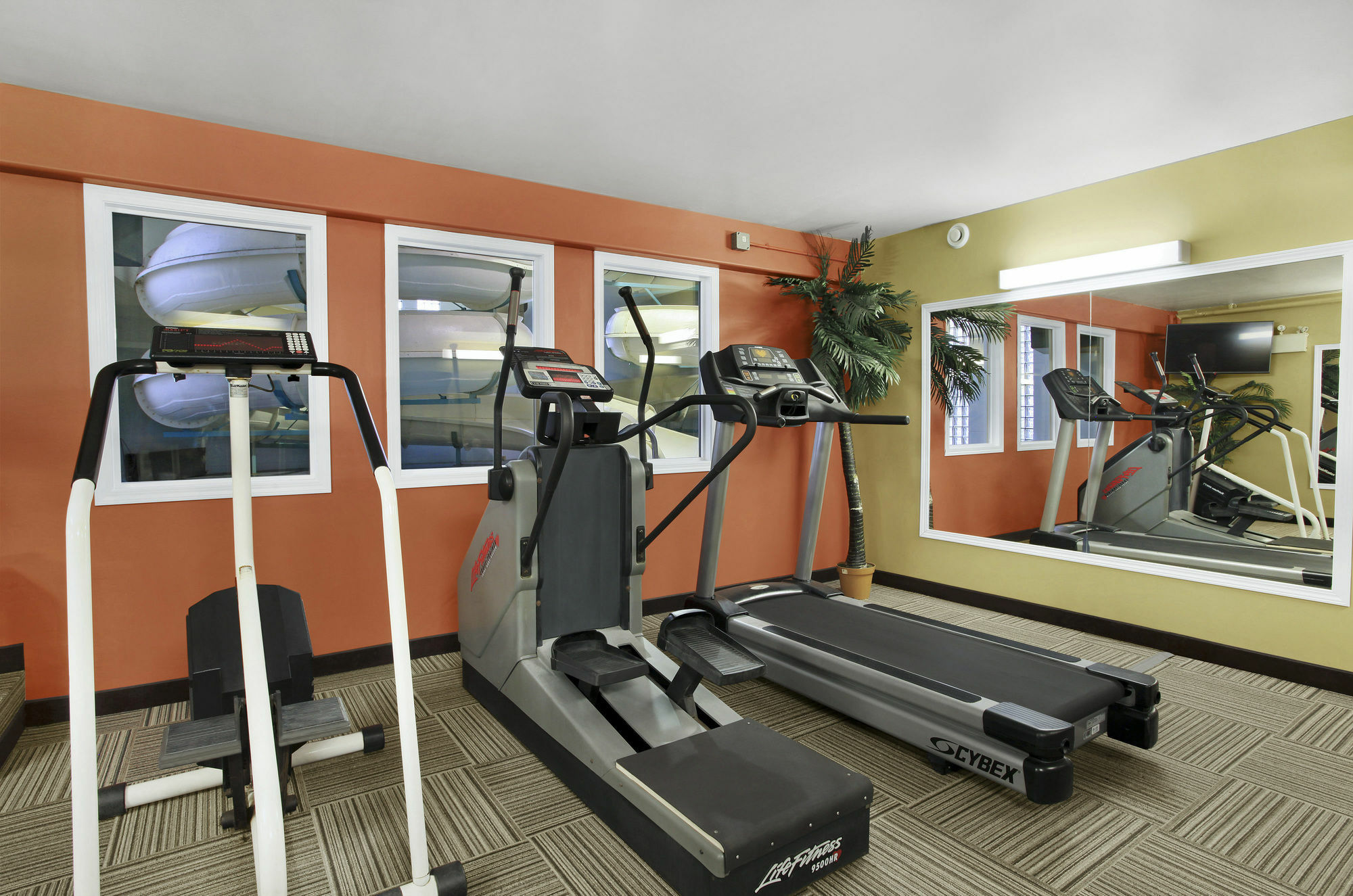 Travelodge By Wyndham Lloydminster Extérieur photo